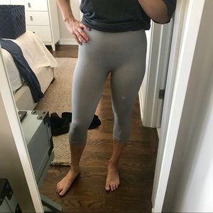 LULULEMON CAPRI LEGGING GRAY